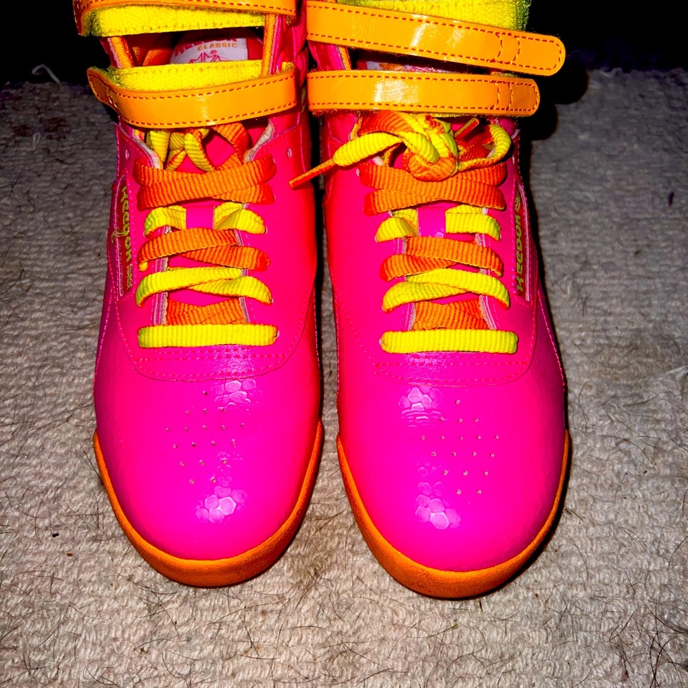 Big kid size 4 Reebok High Top Sneakerz